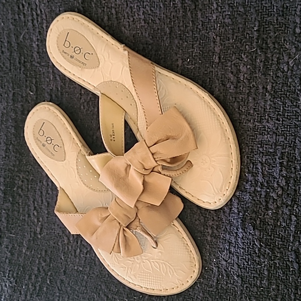 B.O.C Born Concept Thong Bow Beige Sandals For Women Size 10